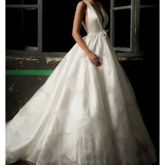 Valentini Barbara Wedding Dress Size 4 - Picture 3 of 8